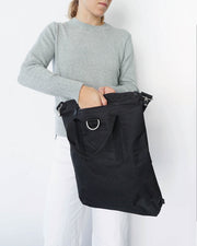 MULINU | Wegbegleiter Rucksack 3 in 1 Tasche für die Entdecker | CLASSIC GRETA | Schwarz Model Rucksack Tasche Rückseite