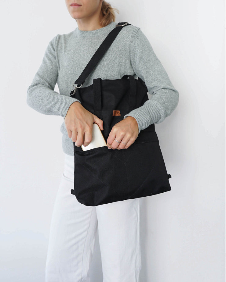 MULINU | Wegbegleiter Rucksack 3 in 1 Tasche für die Entdecker | CLASSIC GRETA | Schwarz Model Rucksack Tasche vorne