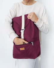 MULINU Daypack BERTA Bordeaux Model Backpack Tasche vorne Hand