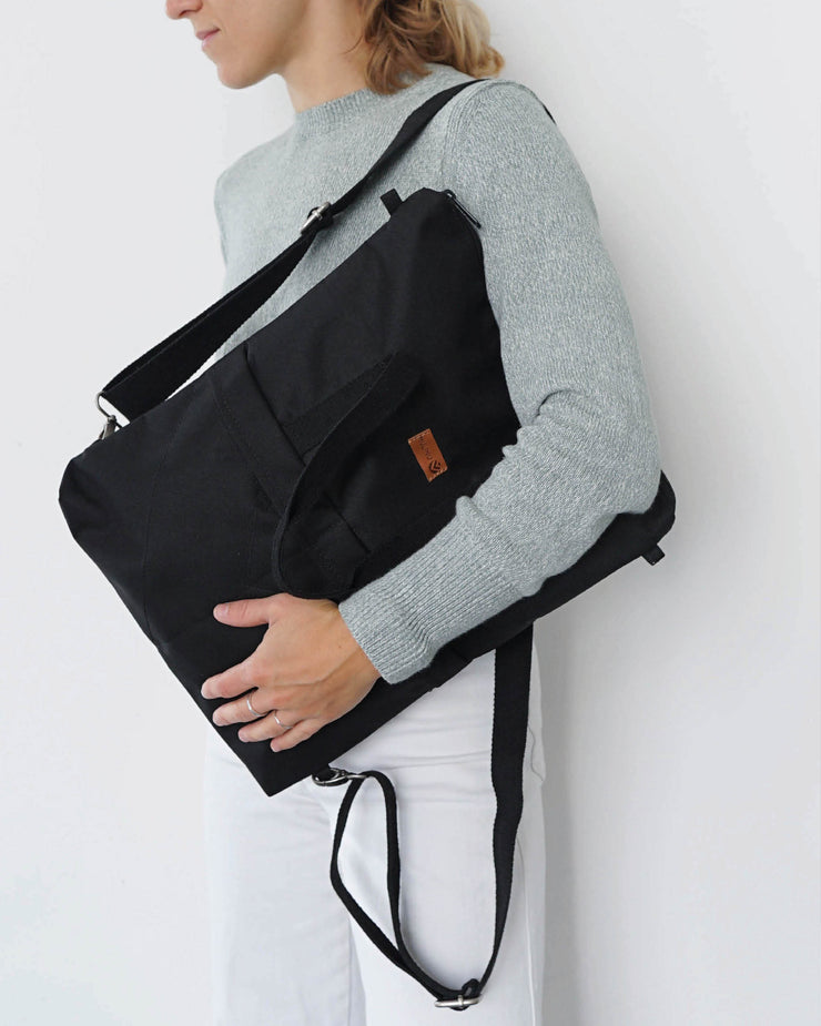 MULINU | Wegbegleiter Rucksack 3 in 1 Tasche für die Entdecker | CLASSIC GRETA | Schwarz Model Rucksack Hand